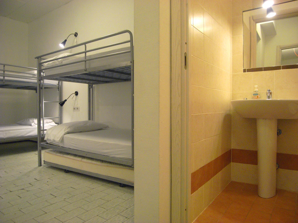 Bed 3-Bed Female Dormitory Room,137786415:JPEG